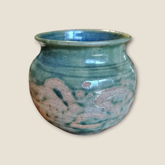 Handcrafted Signed Pottery Vase 4.5" H X 6" W Green & Beige Glaze Decorative Han - Picture 3 of 5